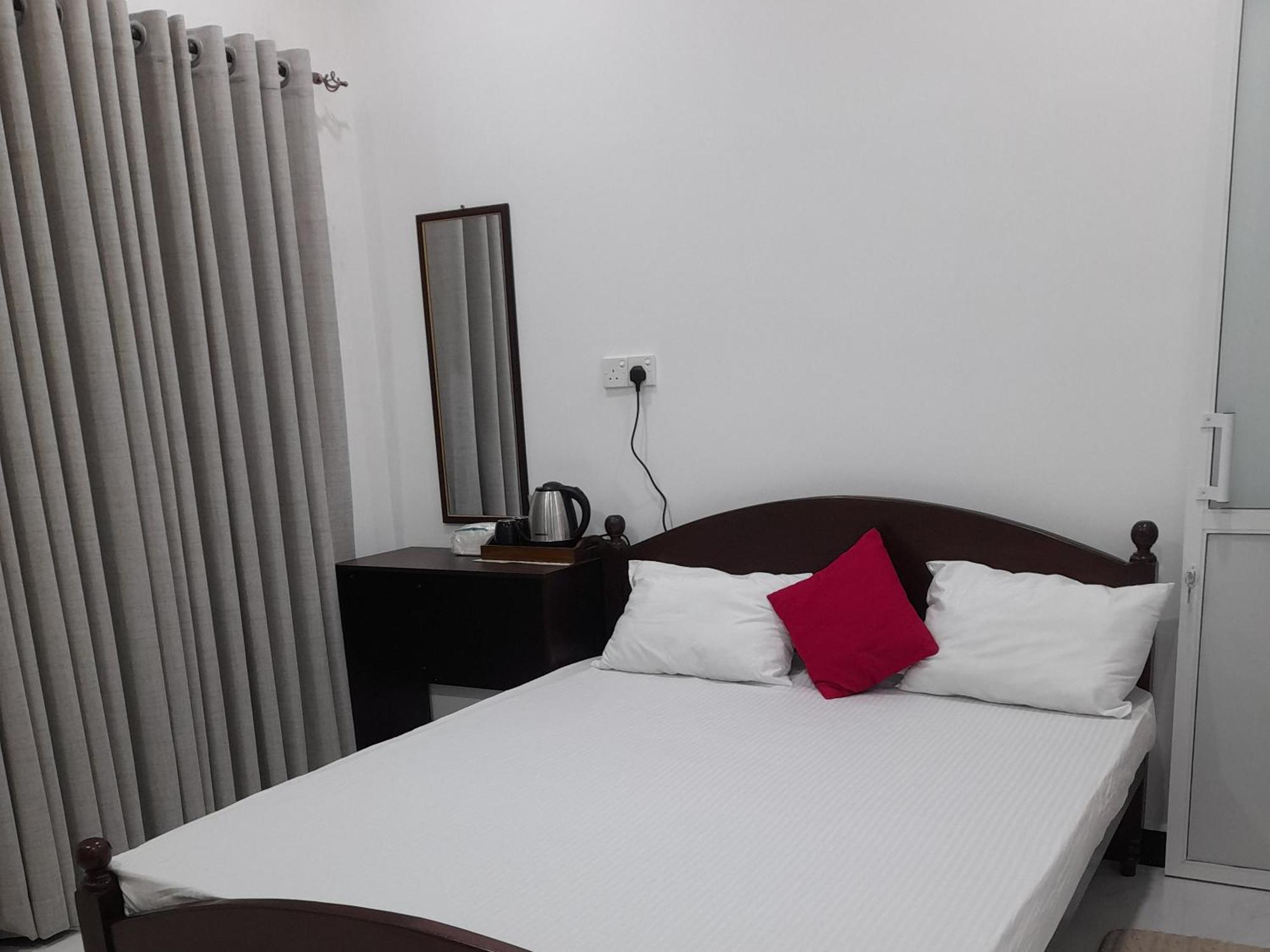 Ella Thenulya Hotel Exterior photo